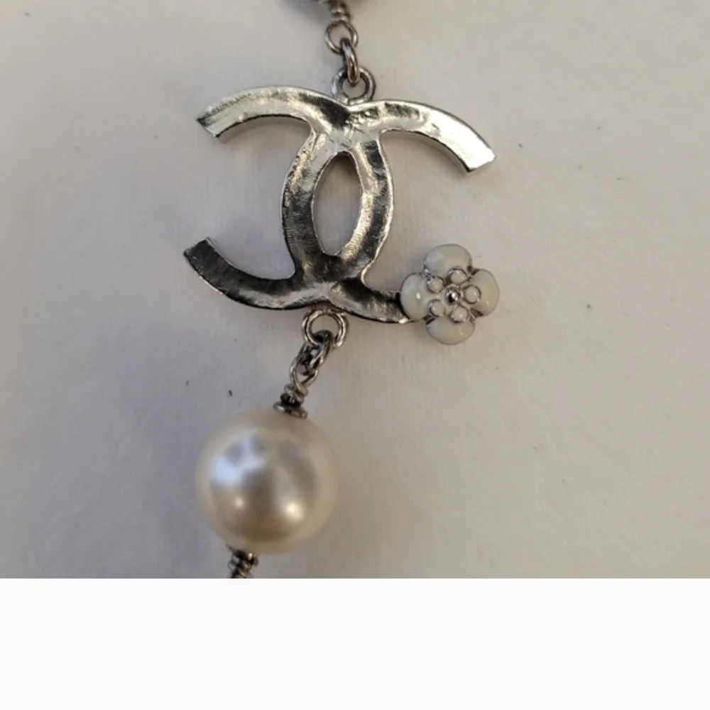 CHANEL Black‎ and Cream Pearl Necklace